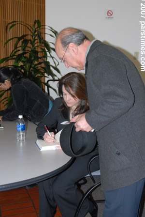 Davar Ardalan signing Hossein Hedjazi's Book (January 16, 2007) - by QH