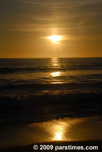 Dockweiler Beach at sunset (March 17, 2009) - by QH