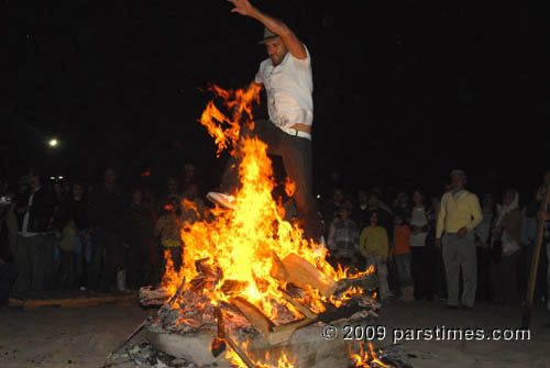 Chahar Shanbeh Souri fire - LA (March 17, 2009) - by QH