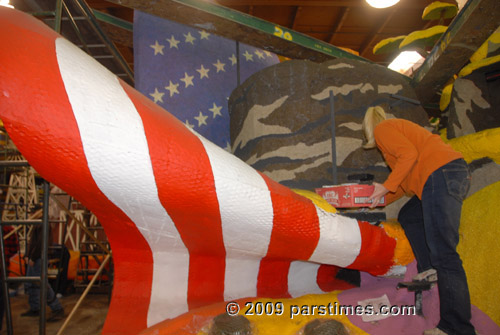 Float Decorations, Pasadena (December 28, 2009) - by QH