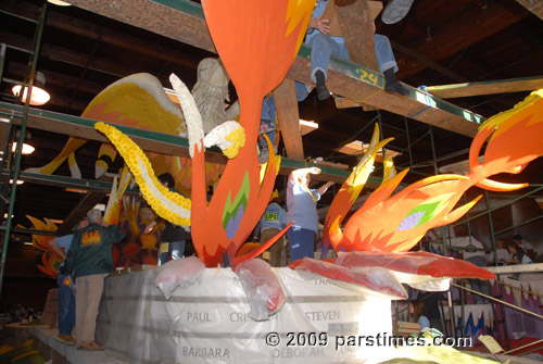 Float Decorations, Pasadena (December 28, 2009) - by QH