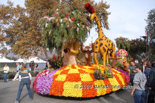 City of Cerritos Rose Parade Float - Pasadena (December 31, 2009) - by QH