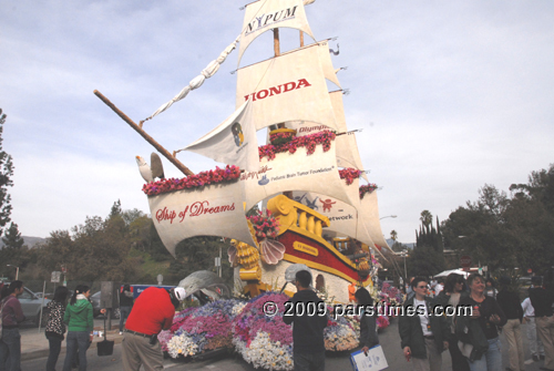 Honda Float - Pasadena (December 31, 2009) - by QH