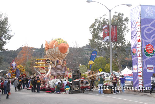 Traders Joe's Float - Pasadena (December 31, 2009) - by QH