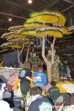 Float Decorations, Rose Palace - Pasadena (December 30, 2006) - by QH