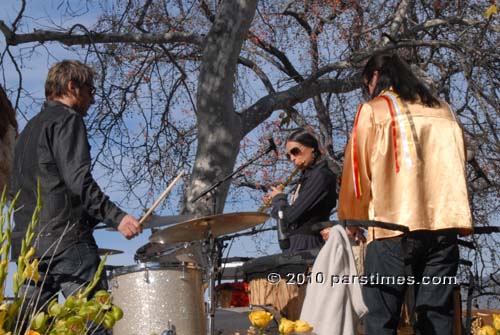 Band playing on the RFD-TV Float 'One Nation' - Pasadena (December 31, 2010) - by QH