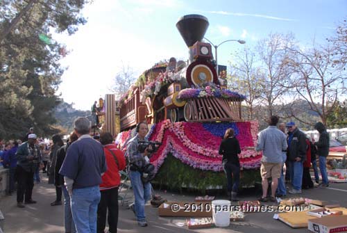 Float Decorations - Pasadena (December 31, 2010) - by QH