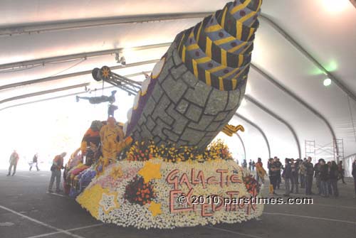 Cal Poly's Float 'Galactic Expedition' - Pasadena (December 31, 2010) - by QH