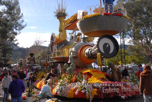 Float Decorations - Pasadena (December 31, 2010) - by QH