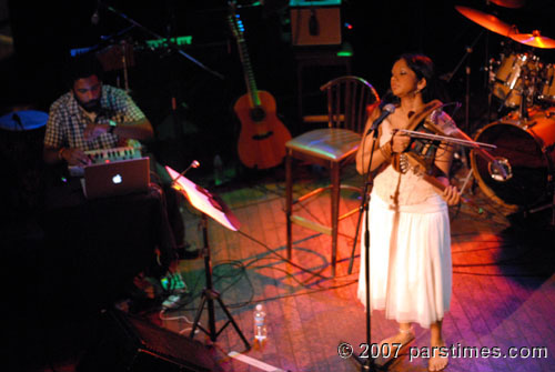 Gingger Shankar & Thavius Beck (October 6, 2007) - by QH