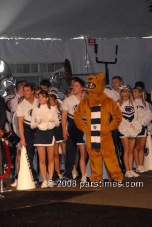 Penn State Cheerleaders & Band Members  - Pasadena (December 31, 2008) - by QH