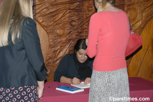 Marjane Satrapi signing her latest book (November 2, 2006) - by QH