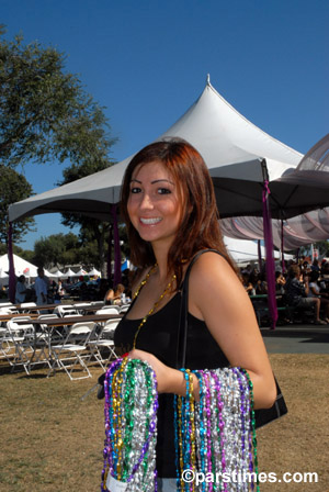 Saddleback College Student handing out party beeds (September 9, 2006) - by QH