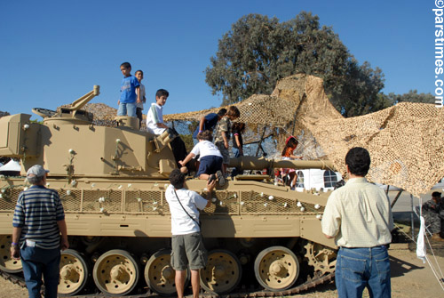 US Army Tank (September 9, 2006) - by QH
