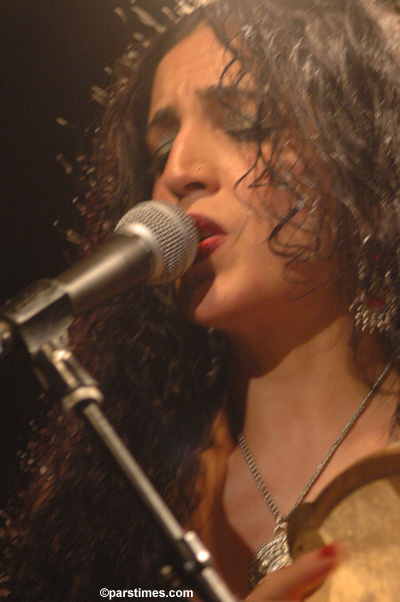 Vocalist Azam Ali, NIYAZ
 Concert - August 25, 2005 - by QH