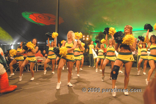 University of Oregon Cheerleaders - Pasadena (December 31, 2009) - by QH