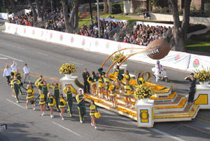 University of Oregon Cheerleaders at the Rose Parade - Pasadena (January 1, 2010) - by QH