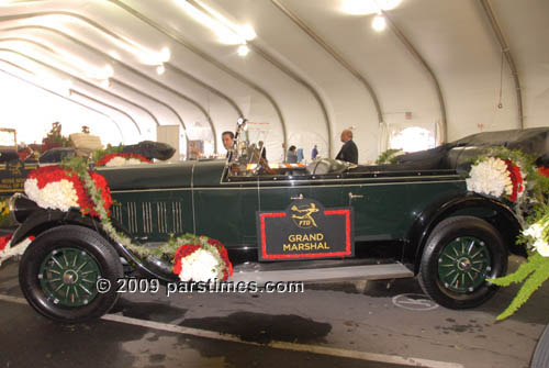 Grand Marshall's Car: 1929 Pierre Arrow  - Pasadena (December 31, 2009) - by QH