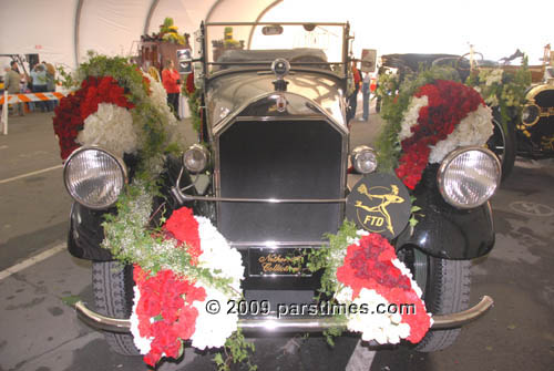 Grand Marshall's Car: 1929 Pierre Arrow   - Pasadena (December 31, 2009) - by QH
