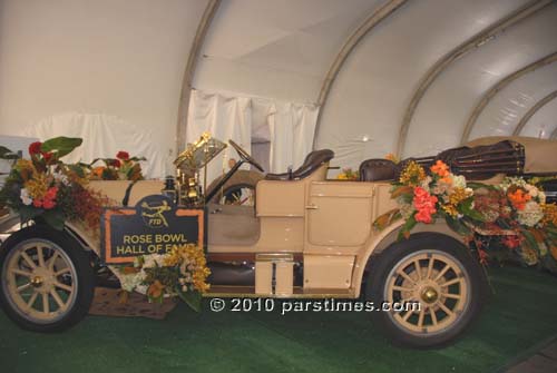 Rose Bowl Hall of Famer's Car - Pasadena (December 31, 2010) - by QH