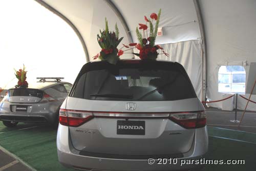 Honda SUV & Car decorated with roses - Pasadena (December 31, 2010) - by QH
