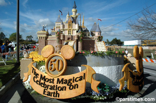 The Disney Float 'It's Magical' - Pasadena (January 3, 2006)  - by QH