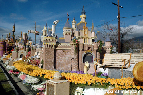 The Disney Float 'It's Magical' - Pasadena (January 3, 2006)  - by QH