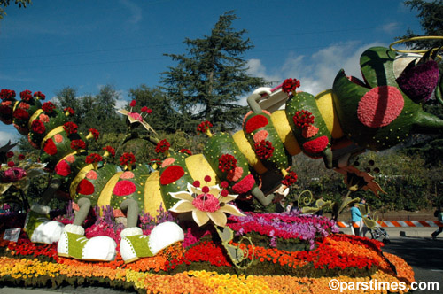 Sierra Madre Rose's Float 'It's Magical' - Pasadena (January 3, 2006)  - by QH