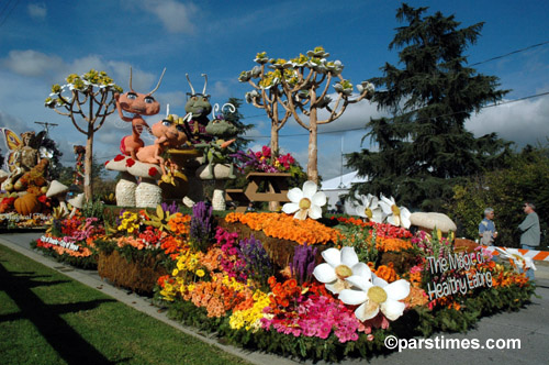 City of Duarte/City of Hope's Float 'A Magic of Healthy Eating' - Pasadena (January 3, 2006)  - by QH