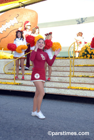 USC Cheerleaders - Pasadena (January 1, 2007) - by QH