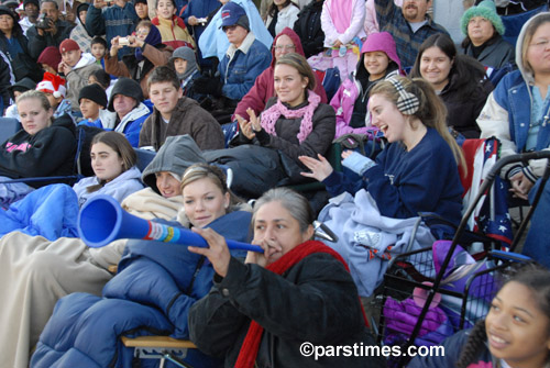 Spectators watching the Parade on  Colorado Boulevard  - Pasadena (January 1, 2007) - by QH
