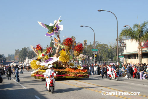 Downey Rose Float Association:  Springtime Treasures - Pasadena (January 1, 2007) - by QH