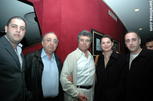 Behrouz Vossoughi & Fans - Az Mahvareh Ta Eshgh - Los Angeles (March 4, 2006) - by QH
