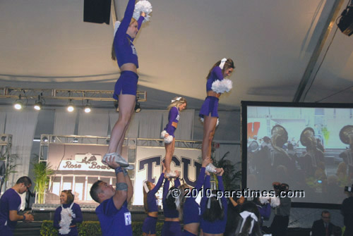 TCU Cheerleaders - Pasadena (December 31, 2010) - by QH