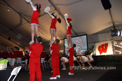 University of Wisconsin Cheerleaders - Pasadena (December 31, 2010) - by QH