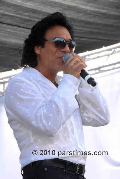 Andy Madadian in concert (April 4, 2010) - by QH