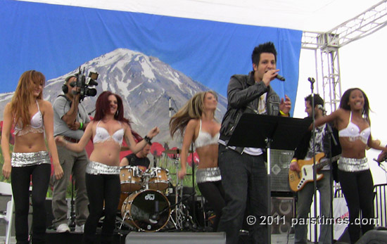 KamyR performing at Sizdah Bedar (April 3, 2011) - by QH