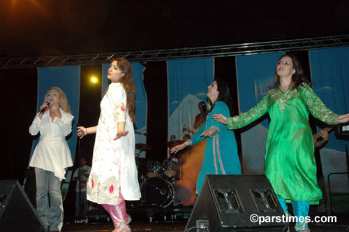 Nooshafarin and Beshkan Dancers (September 10, 2006) - by QH
