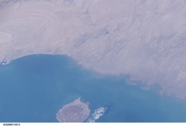 Bandar Abass, Hormuz Island - NASA (January 5, 2003)