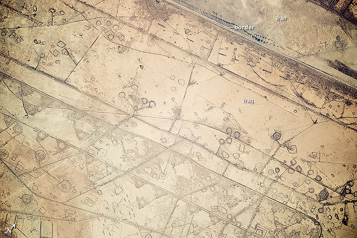 Fortification Patterns on the Iraq-Iran Border - NASA (November 7, 2014)