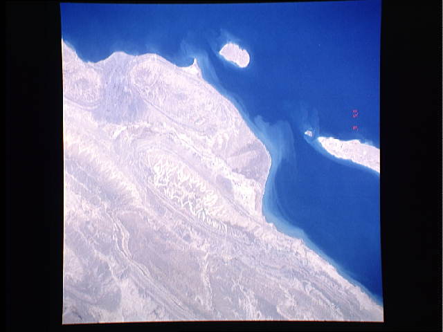 Lavan Island, Zagros Mountains - NASA (May 4, 1991)