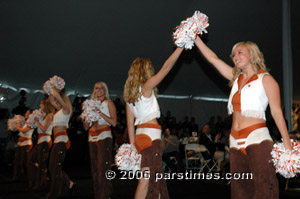 UT Cheerleaders Pasadena (January 3, 2006- By QH