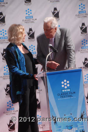 Kim Novak & Robert Osborne - Hollywood (April 14, 2012)