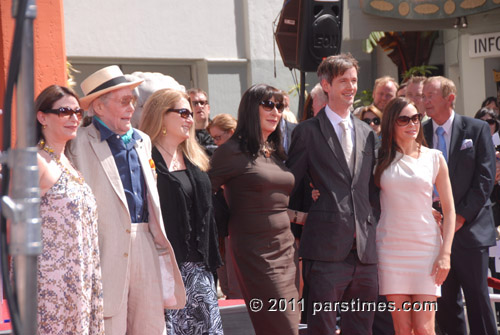 Kate O'Toole, Peter O'Toole, guest, Angeleca Houston, Lorcan  O'Toole, Rose McGowen - Hollywood (April 30, 2011)