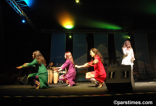 Nooshafarin and Beshkan Dancers (September 10, 2006) - by QH