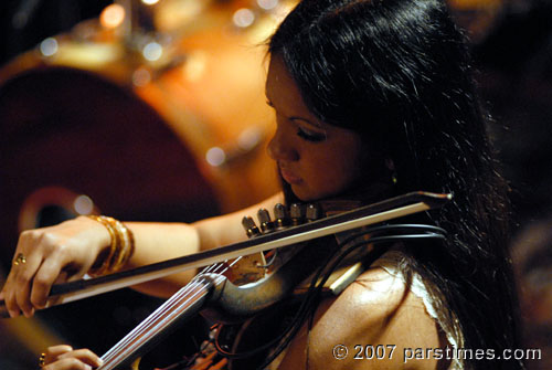 Gingger (Double-necked ten-stringed violin) (October 6, 2007) - by QH