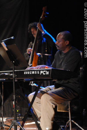 Dean Gant (Keyboard) & Hussein Jiffy (Base) (October 6, 2007) - by QH